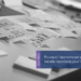 Plusieurs post-it sur une table