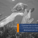 Déchets dans la mer avec une tortue